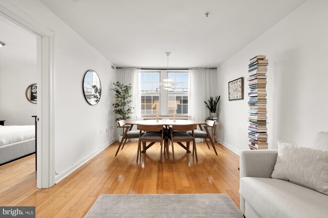 Building Photo - 1417 Newton St NW Unit 507