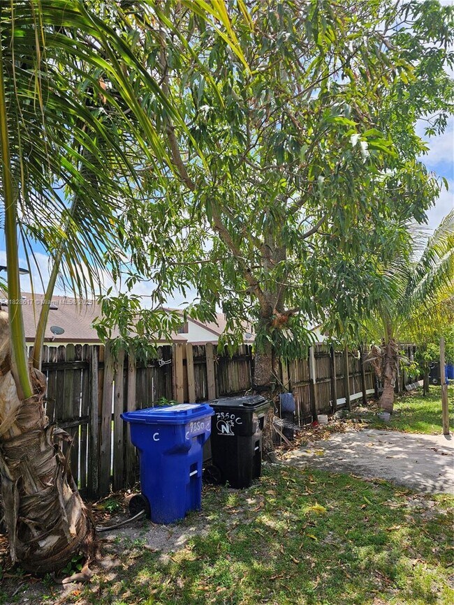 Photo - 7850 SW 10th Ct Apartamento Unidad 1-3