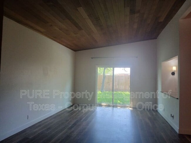 Photo - 730 Bradshaw Dr