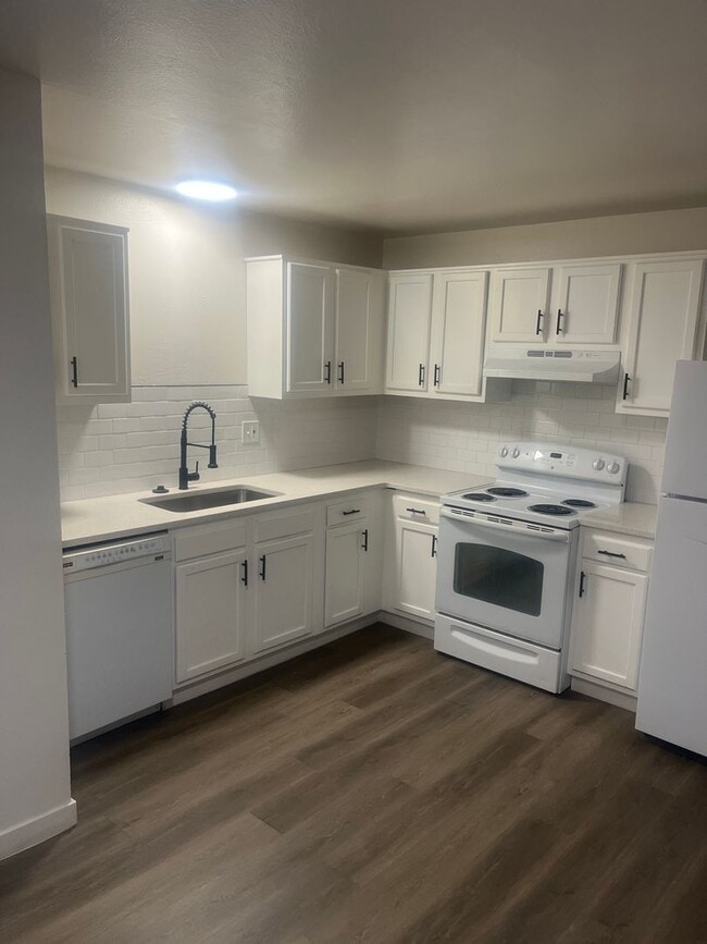 Photo - Available Now-4BR/2BA SINGLE FAMILY HOME