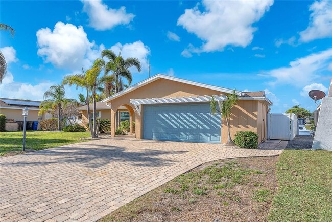 Photo - 1012 Spindle Palm Way