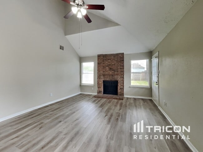 Photo - 2013 Greenwood Dr