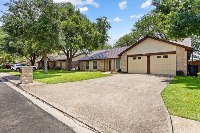 Photo - Charming Home Awaits: Spacious & Modern Living in a Prime Location