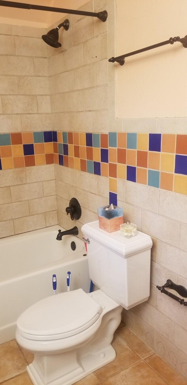 Photo - 161 E Oakland Ave