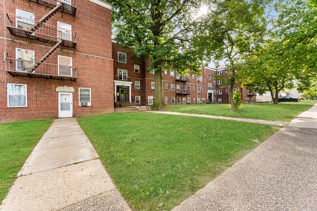 Building Photo - 836 Jersey Ave Unit A10