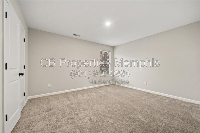 Photo - 2895 Yale Ave