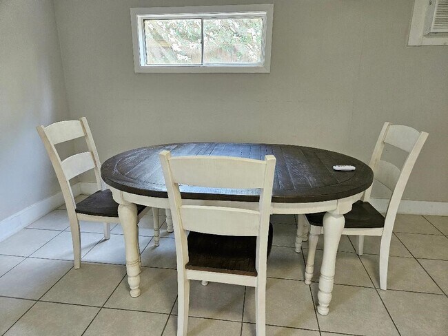 Photo - 2021 W Main St Unidad A