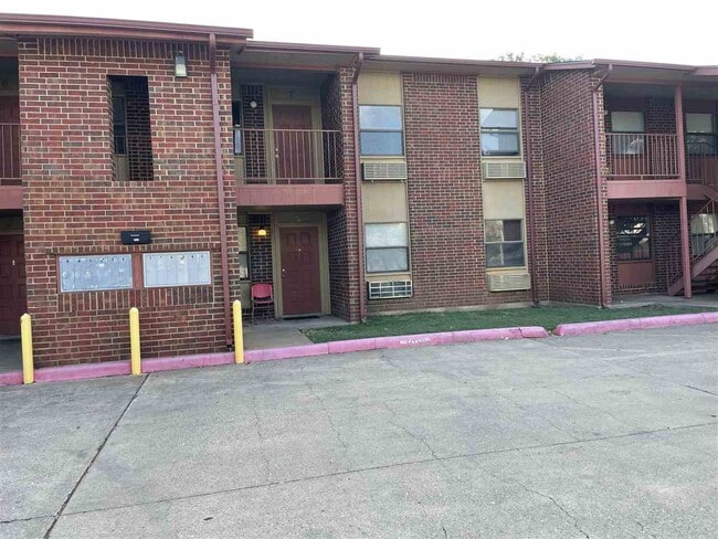 Photo - 1912 SW D Ave Apartment
