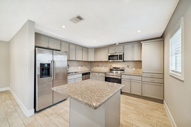 Photo - 9602 Lawngate Dr