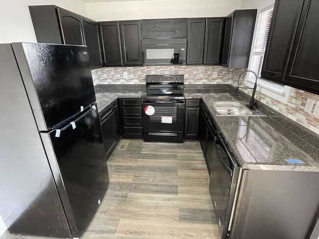 Photo - 1642 Hillwood Dr Unit G-3