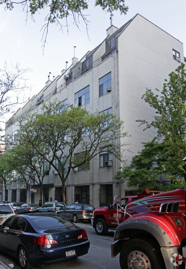 Photo - 130 Barrow St