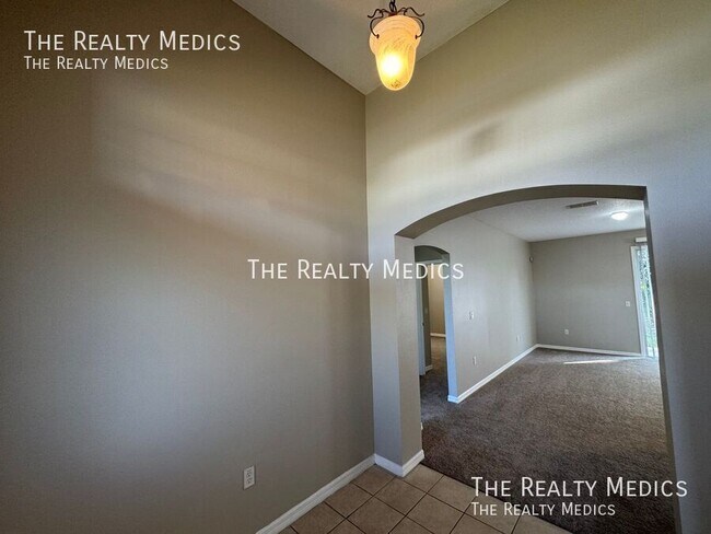 Photo - 447 Cierra Oaks Cir