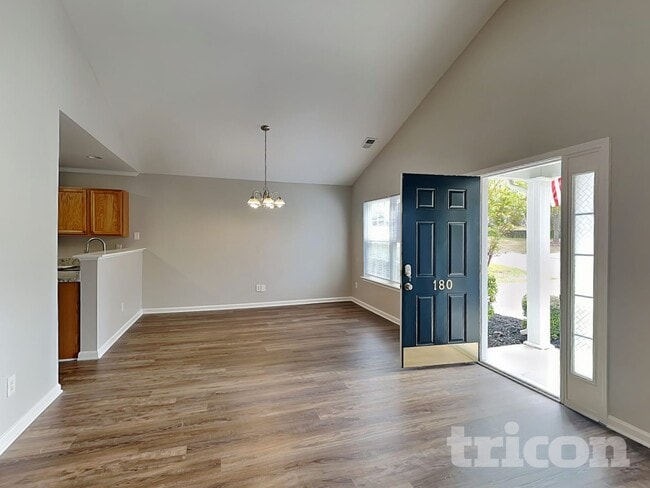 Photo - 180 Riglaw Cir