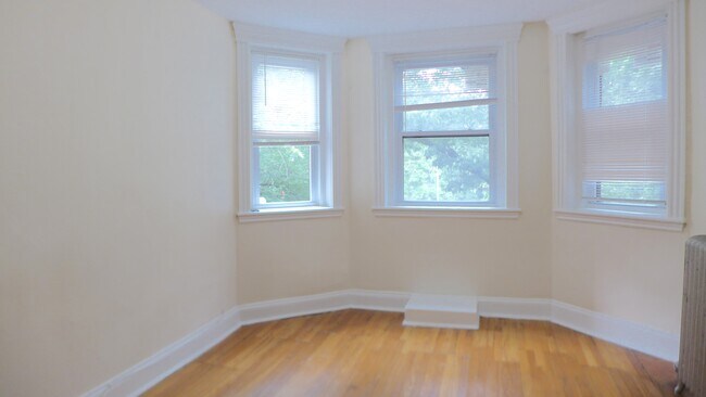 Photo - 382 Riverway