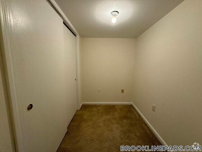 Building Photo - 1223 Beacon St Rental