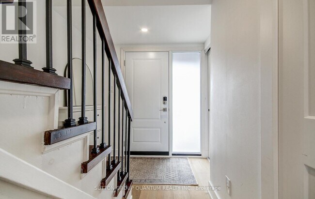 Photo - 20 Mineola Rd E