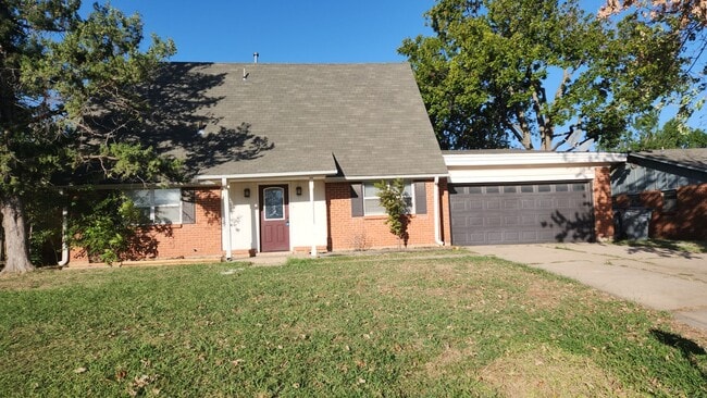 Building Photo - COUNTRY CLUB HEIGHTS AREA!!