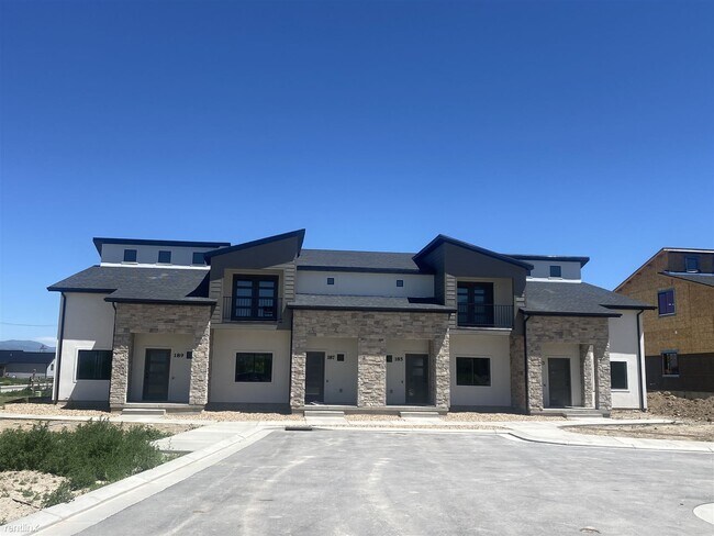 3 br, 2.5 bath Townhome - 475 S 175 W 173 ... - 3 br, 2.5 bath Townhome - 475 S 175 W 173 ...
