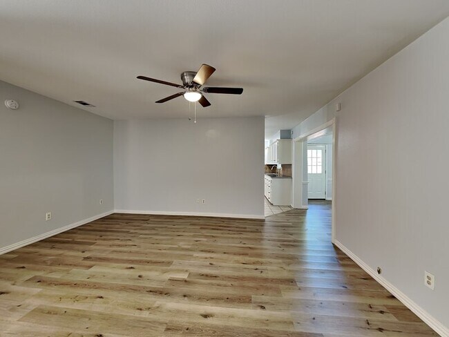 Photo - 1913 Briarwood Dr