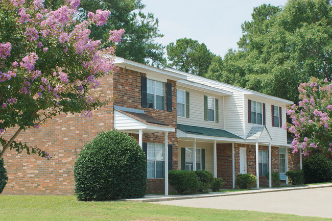 Lakes at Pepperidge - Lakes at Pepperidge Apartments