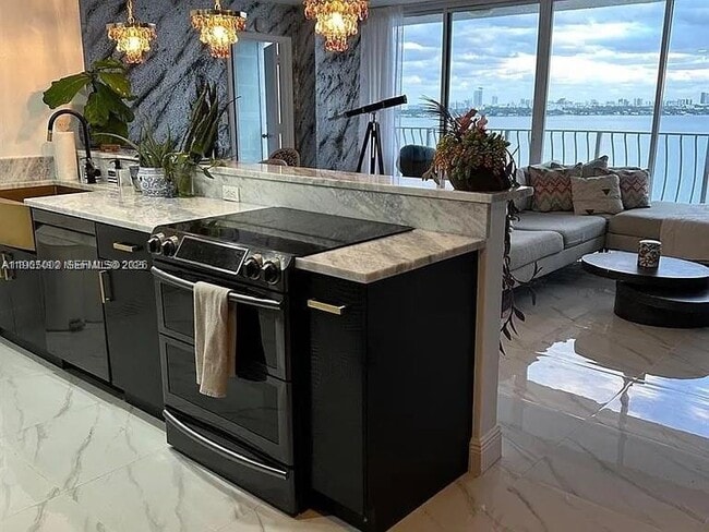 Building Photo - 7601 E Treasure Dr Unit 2022