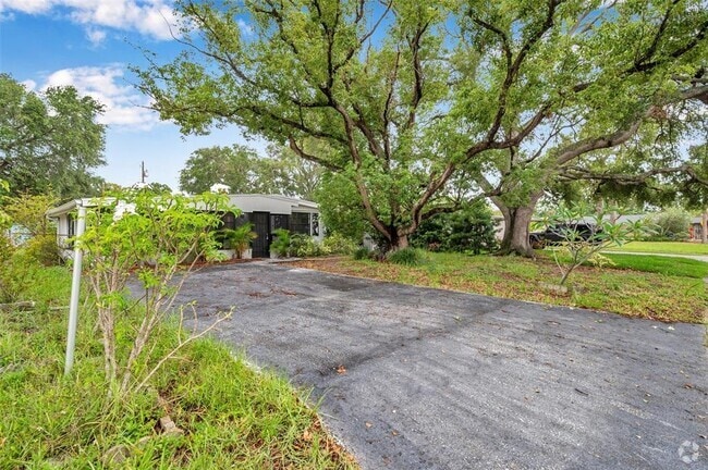 Building Photo - 209 Southeast Jefferson Cir N Rental