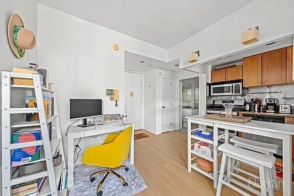 520 W 23rd St Unit 12D