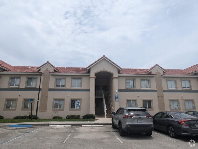 Building Photo - 1157 Golden Lakes Blvd Unit 614 Rental
