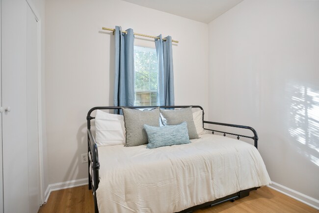 Photo - 987 Dimmock St SW Unit 2