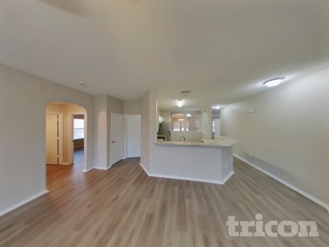 Photo - 425 Longshore Dr