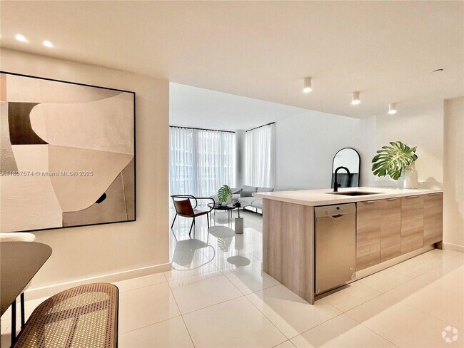 Building Photo - 990 W Bay Harbor Dr Unit 5AN Rental