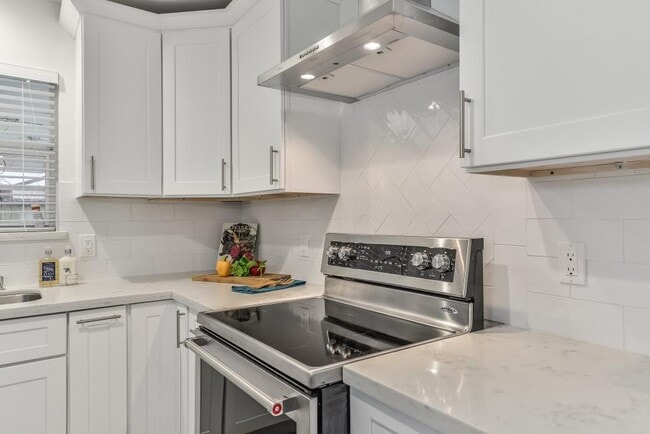 Photo - 5470 Darnell St