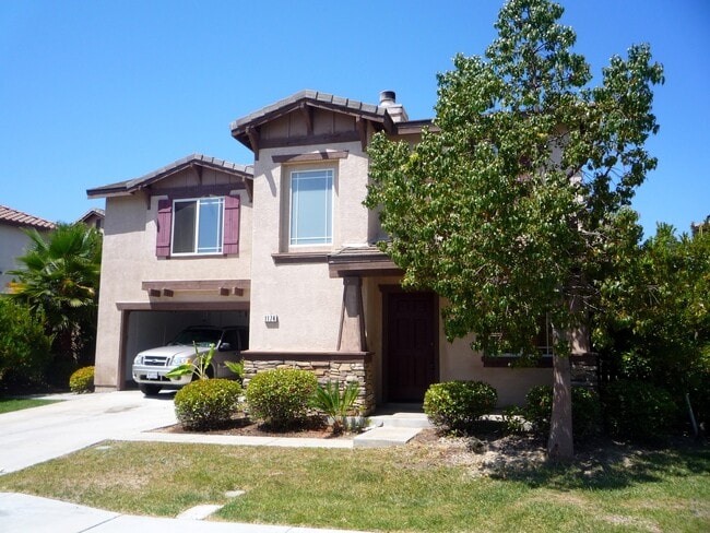 Building Photo - Two-story home in Eastlake