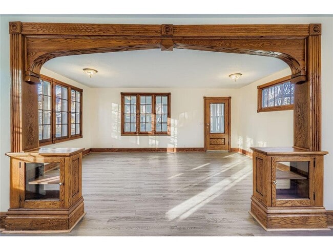 Photo - 988 Reaney Ave E