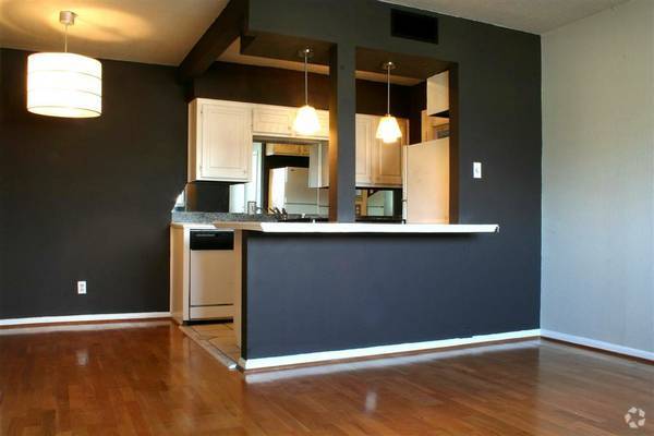 Building Photo - Munger Place Rental