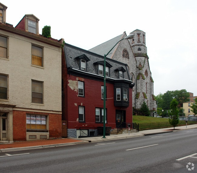 159 W Washington St