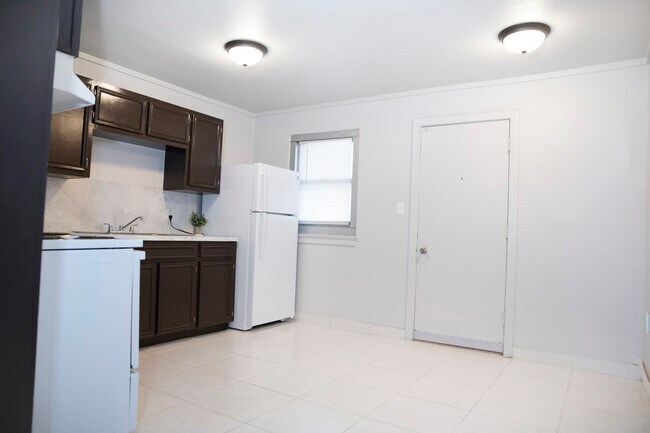 Photo - Albores Apartments