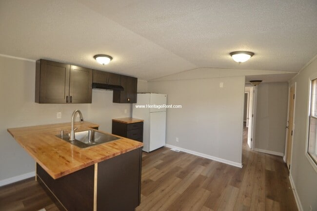 Building Photo - 11049-11051 Stephens Unit 11049 Stephens