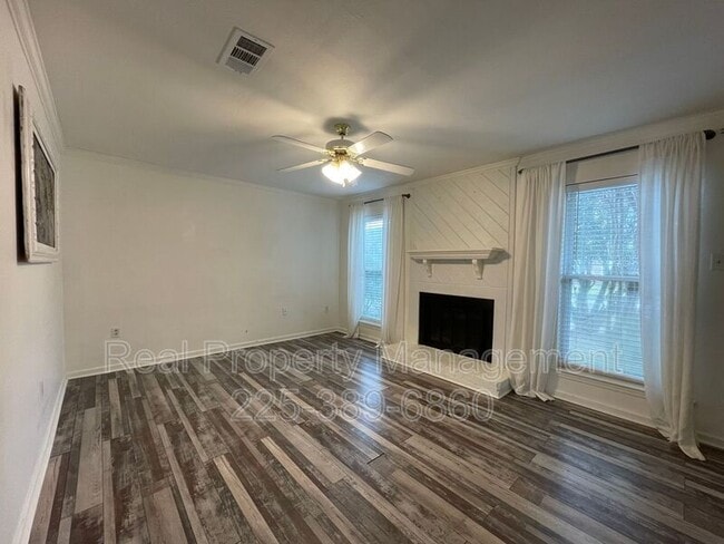 Photo - 9841 Siegen Ln