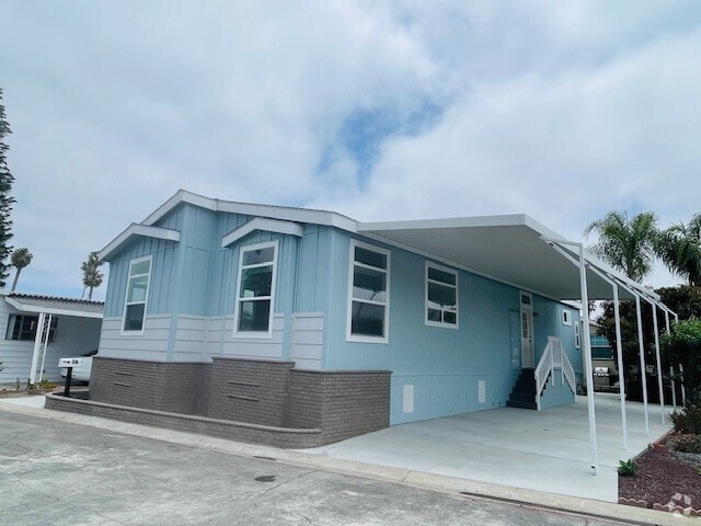 Building Photo - 141 Douglas Dr Rental