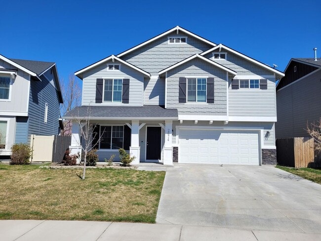 Building Photo - Spacious Home For Everyone!