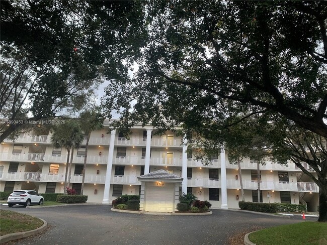 Building Photo - 1709 Whitehall Dr Unit 206