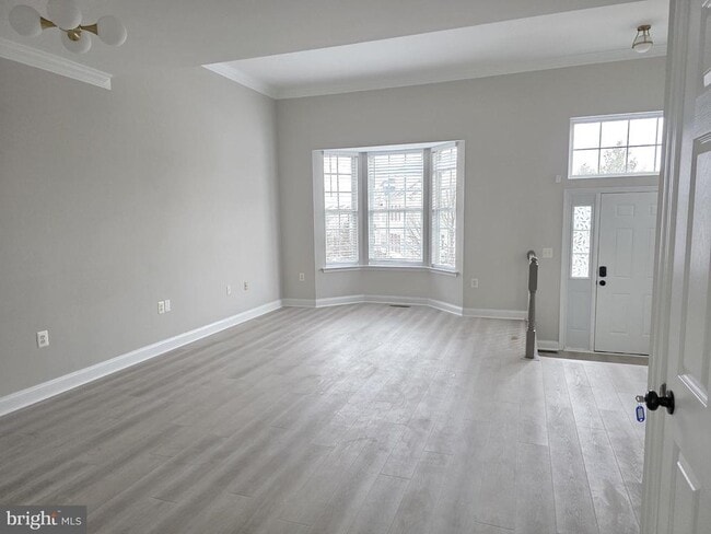 Photo - 676 McLeary Square SE