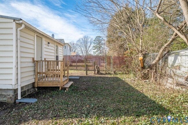 Photo - 1609 Buren St