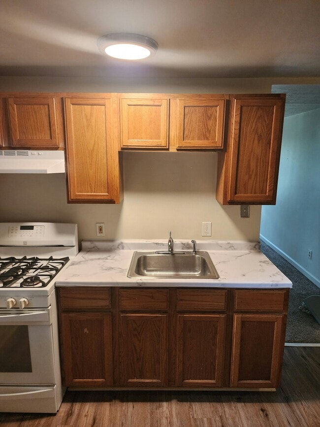 Photo - 5 E Division St
