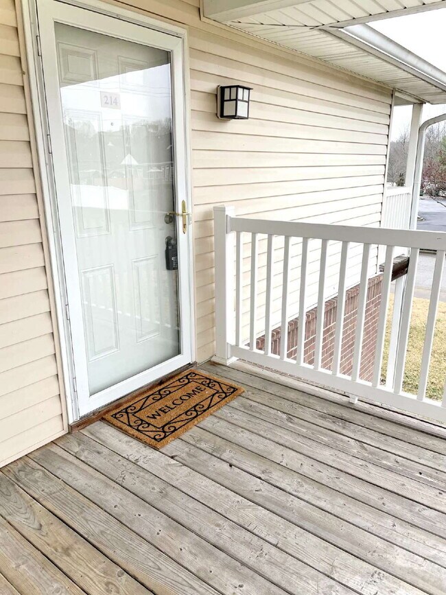 "2-Bed, 2-Bath apartment on Stonestreet Road – 904 Sq Ft!"