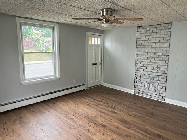 Building Photo - 528 Kelley St Unit 3 Bedroom.parking.yard