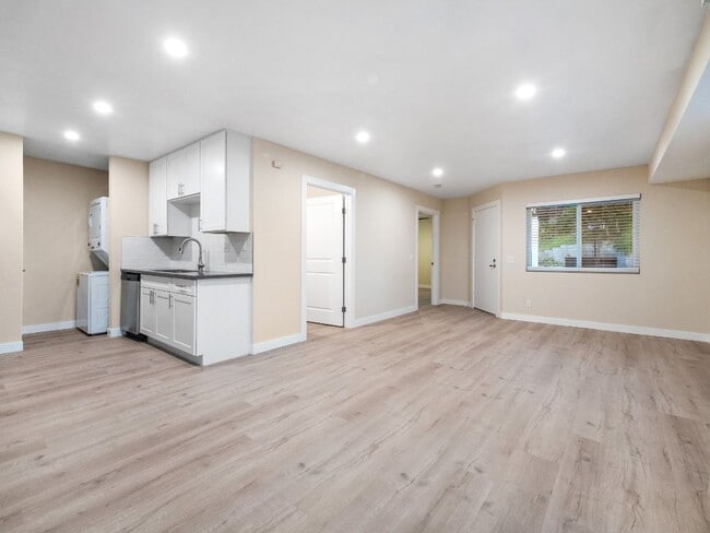 Sunset Cliffs Apartments
