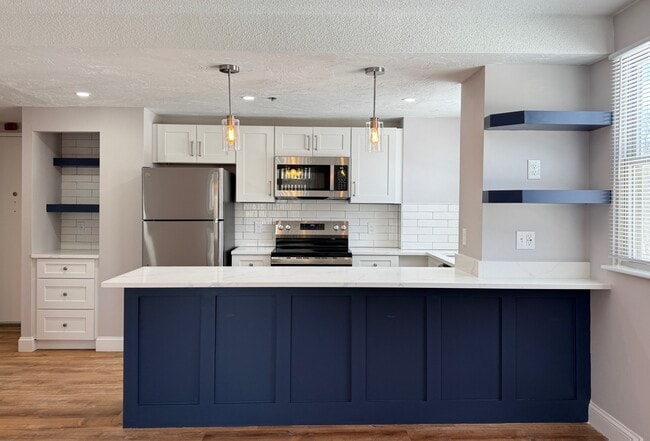 Newburyport Blue Colorway - Highland West