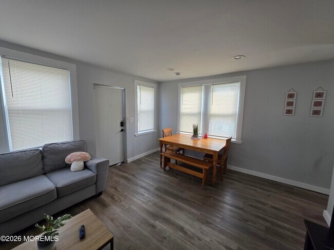 115 Blaine Ave Unit Downstairs